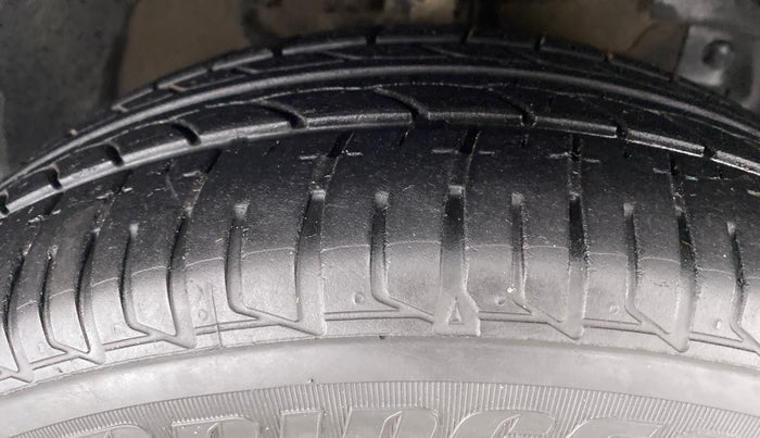 2015 Tata Bolt XM REVOTRON, Petrol, Manual, 52,569 km, Right Front Tyre Tread