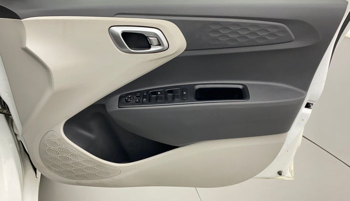 2020 Hyundai AURA SX 1.2 (O), Petrol, Manual, 5,028 km, Driver Side Door Panels Control