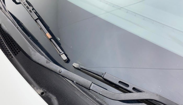 2019 Hyundai Verna 1.6 VTVT SX (O) AT, Petrol, Automatic, 85,545 km, Front windshield - Wiper Blade Broken/Rusted