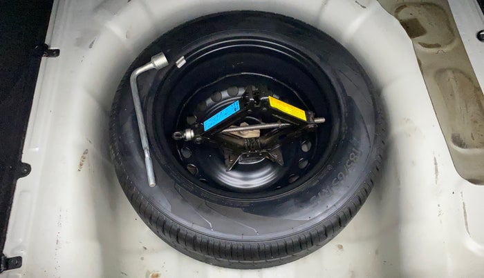 2019 Hyundai Verna 1.6 VTVT SX (O) AT, Petrol, Automatic, 85,545 km, Dicky (Boot door) - Tool missing