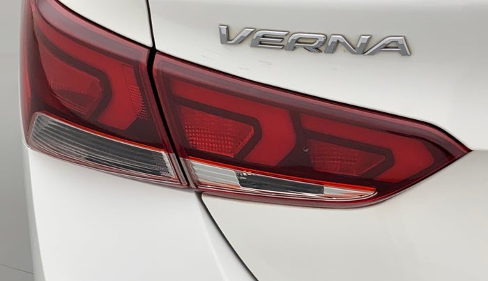 2019 Hyundai Verna 1.6 VTVT SX (O) AT, Petrol, Automatic, 85,545 km, Left tail light - Minor damage