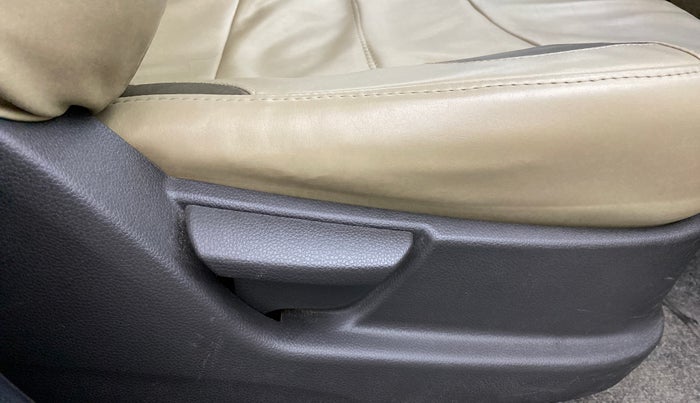 2011 Hyundai Eon MAGNA, Petrol, Manual, 78,848 km, Driver Side Adjustment Panel
