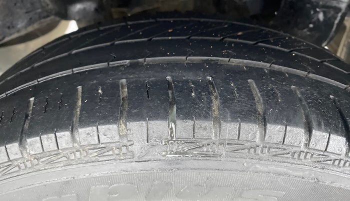 2017 Hyundai Eon MAGNA PLUS, Petrol, Manual, 44,925 km, Left Rear Tyre Tread