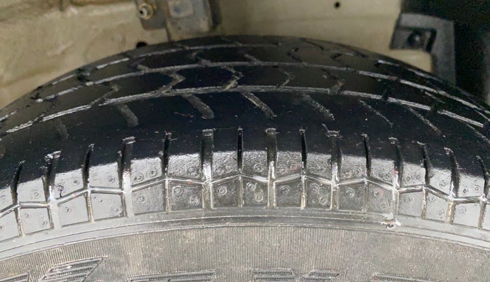 2013 Maruti Swift VXI D, Petrol, Manual, 51,595 km, Right Front Tyre Tread