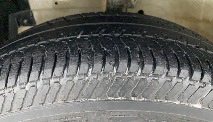 2013 Maruti Swift VXI D, Petrol, Manual, 51,595 km, Left Front Tyre Tread