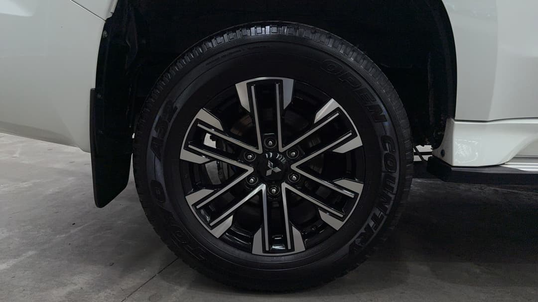 2023 Mitsubishi Pajero Sport Gls (4WD) 7 Seat, Automatic, 61301 km, Right Rear Wheel