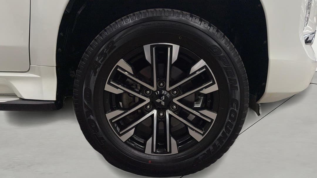 2023 Mitsubishi Pajero Sport Gls (4WD) 7 Seat, Automatic, 61301 km, Right Front Wheel