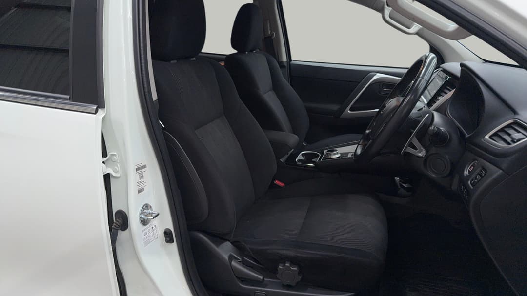 2023 Mitsubishi Pajero Sport Gls (4WD) 7 Seat, Automatic, 61301 km, Right Side Front Door Cabin View