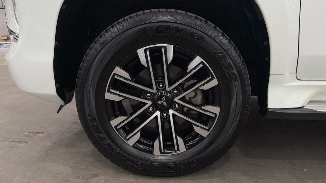 2023 Mitsubishi Pajero Sport Gls (4WD) 7 Seat, Automatic, 61301 km, Left Front Wheel
