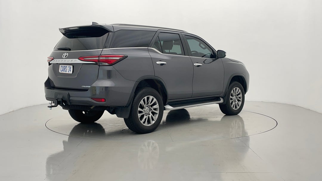 Right Back Diagonal (45- Degree) View