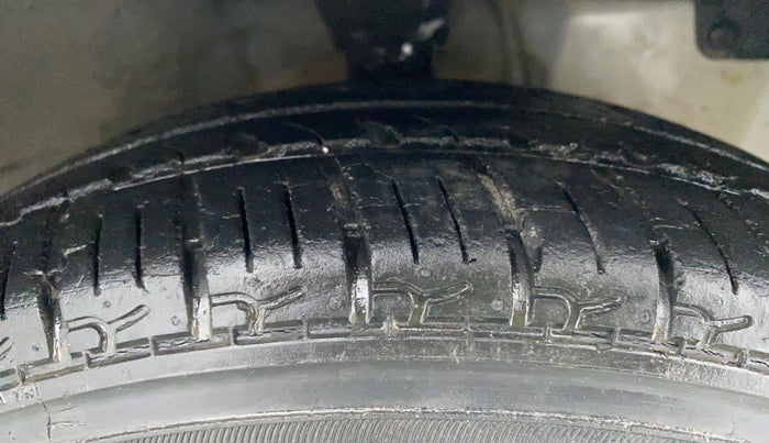 2014 Hyundai Eon ERA PLUS, Petrol, Manual, 28,760 km, Right Front Tyre Tread