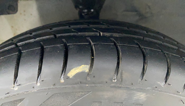 2014 Hyundai Eon ERA PLUS, Petrol, Manual, 28,760 km, Left Front Tyre Tread