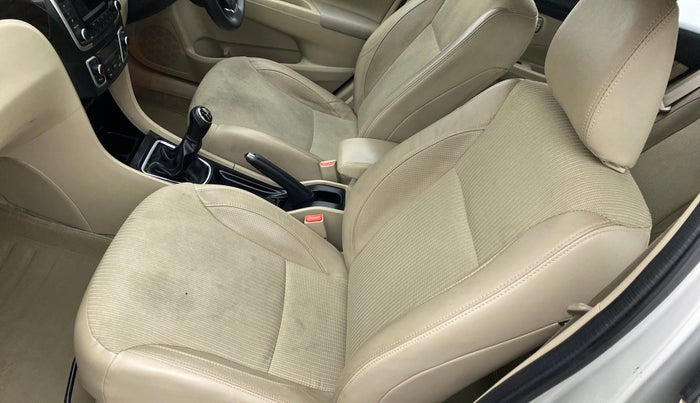 2017 Maruti Ciaz ZETA 1.4 VVT, Petrol, Manual, 24,167 km, Front left seat (passenger seat) - Cover slightly stained