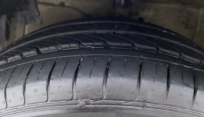 2017 Maruti Ciaz ZETA 1.4 VVT, Petrol, Manual, 24,167 km, Left Front Tyre Tread