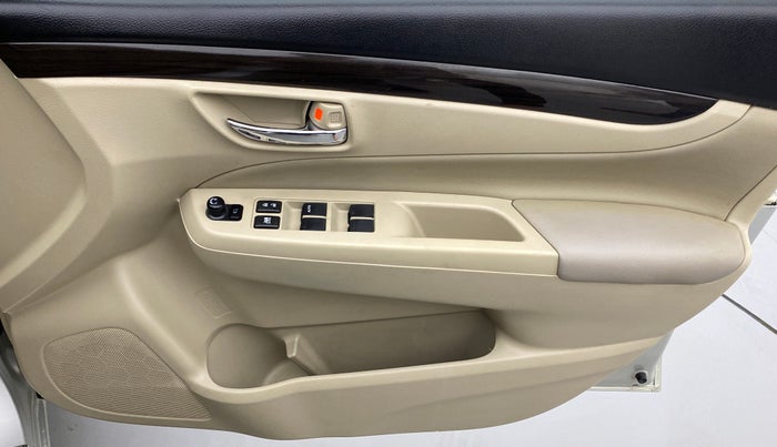 2017 Maruti Ciaz ZETA 1.4 VVT, Petrol, Manual, 24,167 km, Driver Side Door Panels Control