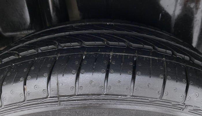 2017 Maruti Ciaz ZETA 1.4 VVT, Petrol, Manual, 24,167 km, Right Rear Tyre Tread