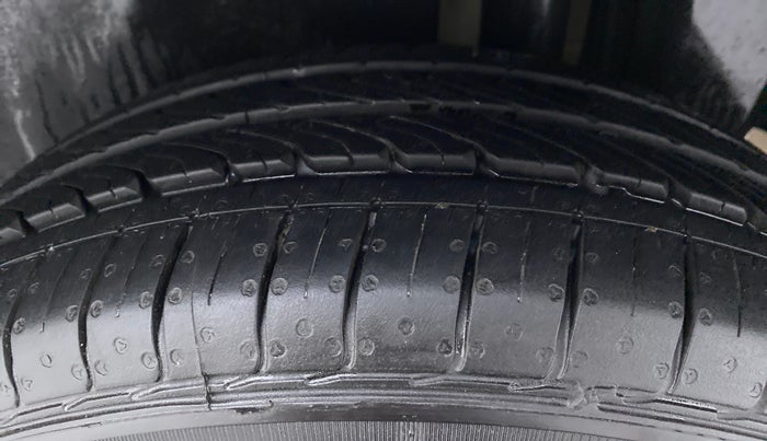 2017 Maruti Ciaz ZETA 1.4 VVT, Petrol, Manual, 24,167 km, Left Rear Tyre Tread