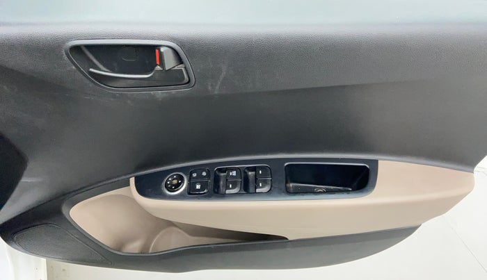 2015 Hyundai Grand i10 MAGNA 1.1 CRDI, Diesel, Manual, 1,07,802 km, Driver Side Door Panels Control