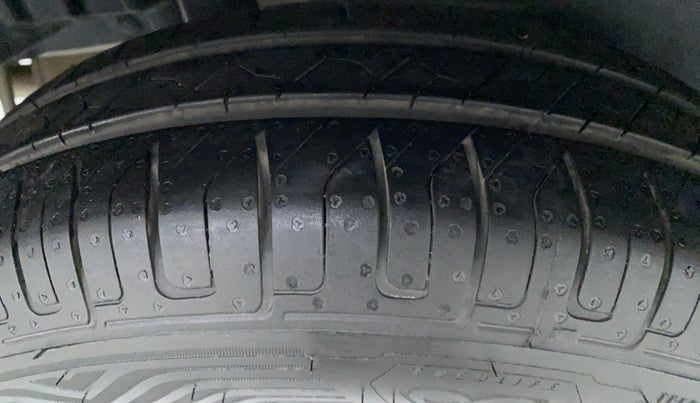 2016 Maruti Swift Dzire VDI ABS, Diesel, Manual, 63,952 km, Right Rear Tyre Tread