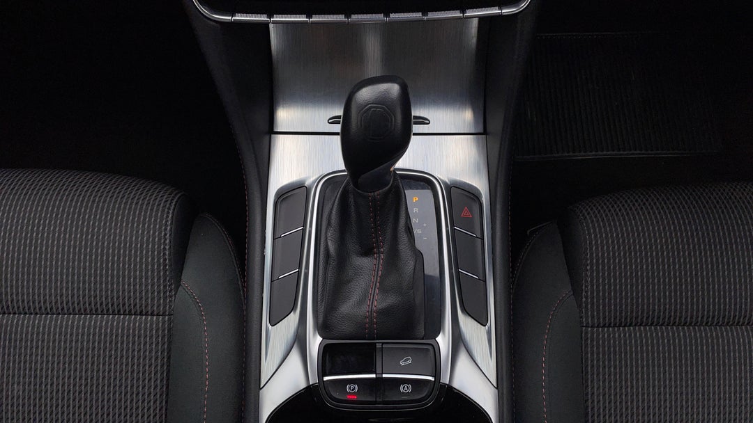 2021 MG HS Core, Automatic, 69129 km, Gear Lever 