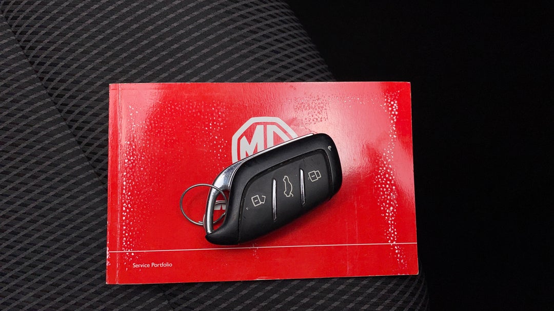 2021 MG HS Core, Automatic, 69129 km, Key Close-up