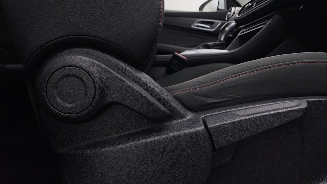 2021 MG HS Core, Automatic, 69129 km, Drivers Side Adjustment Panel