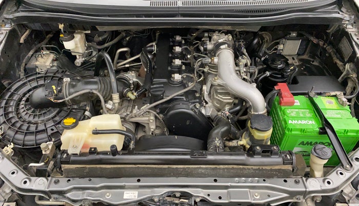 2013 Toyota Innova 2.5 VX 7 STR BS IV, Diesel, Manual, 1,02,551 km, Engine Bonet View