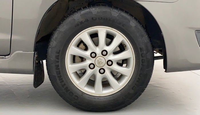 2013 Toyota Innova 2.5 VX 7 STR BS IV, Diesel, Manual, 1,02,551 km, Right Front Wheel