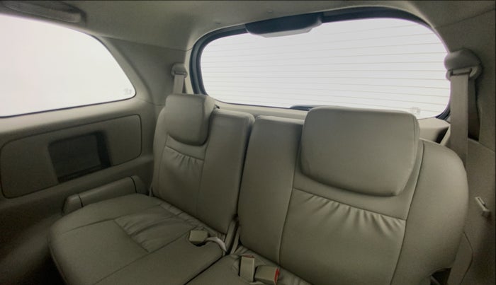 2013 Toyota Innova 2.5 VX 7 STR BS IV, Diesel, Manual, 1,02,551 km, Third Seat Row