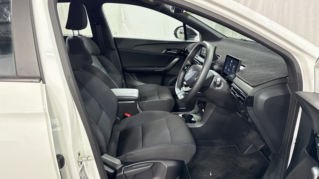 2024 MG Mg4 Excite 51, Automatic, 6472 km, Right Side Front Door Cabin View