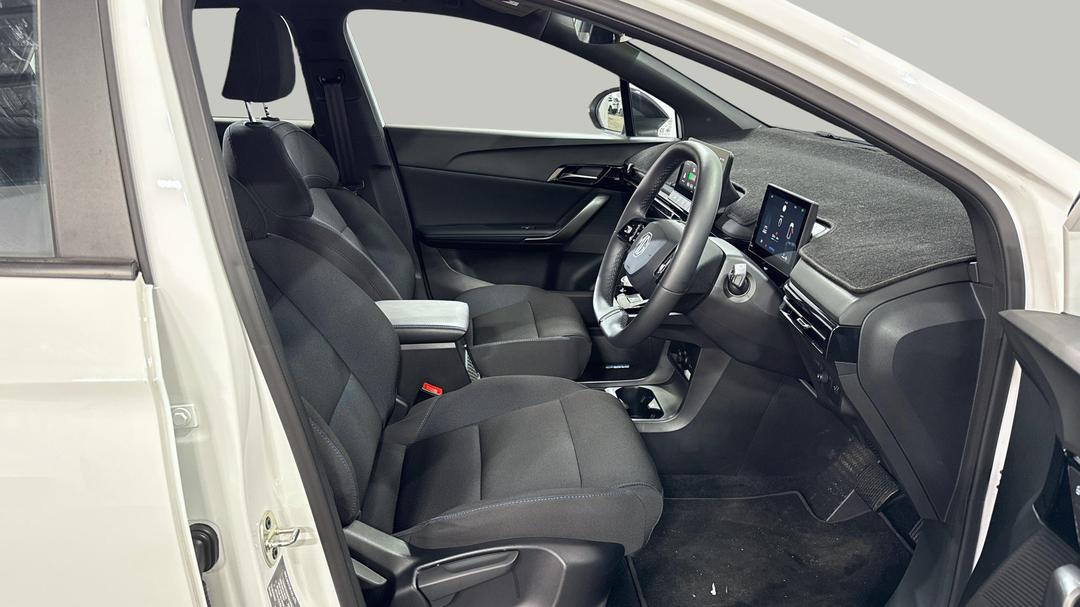 2024 MG Mg4 Excite 51, Automatic, 6472 km, Right Side Front Door Cabin View