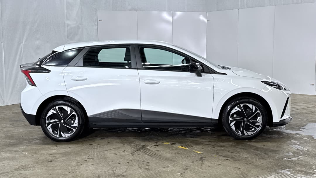 2024 MG Mg4 Excite 51, Automatic, 6472 km, Right Side View