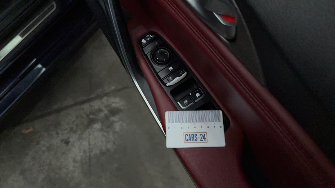 2017 Kia Stinger Gt (red Leather), Automatic, 135406 km, Miscellaneous Interior Wear