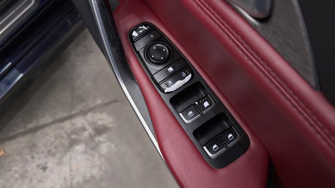 2017 Kia Stinger Gt (red Leather), Automatic, 135406 km, Drivers Side Door Panel Controls