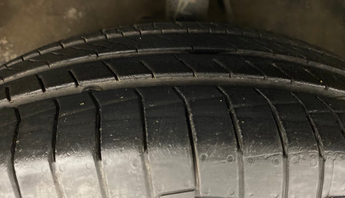 2013 Maruti Ritz VXI, Petrol, Manual, 66,713 km, Left Front Tyre Tread