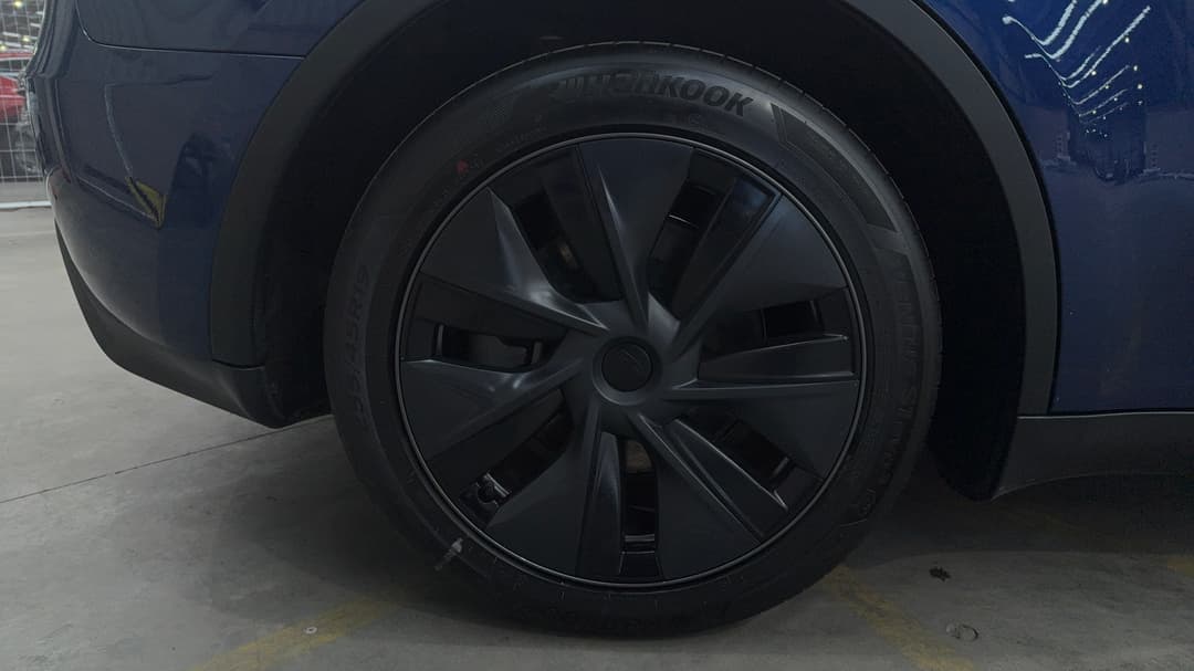 2024 Tesla Model Y Rear-wheel Drive, Automatic, 9165 km, Right Rear Wheel