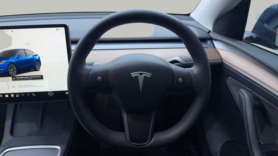 2024 Tesla Model Y Rear-wheel Drive, Automatic, 9165 km, Steering Wheel Close-up