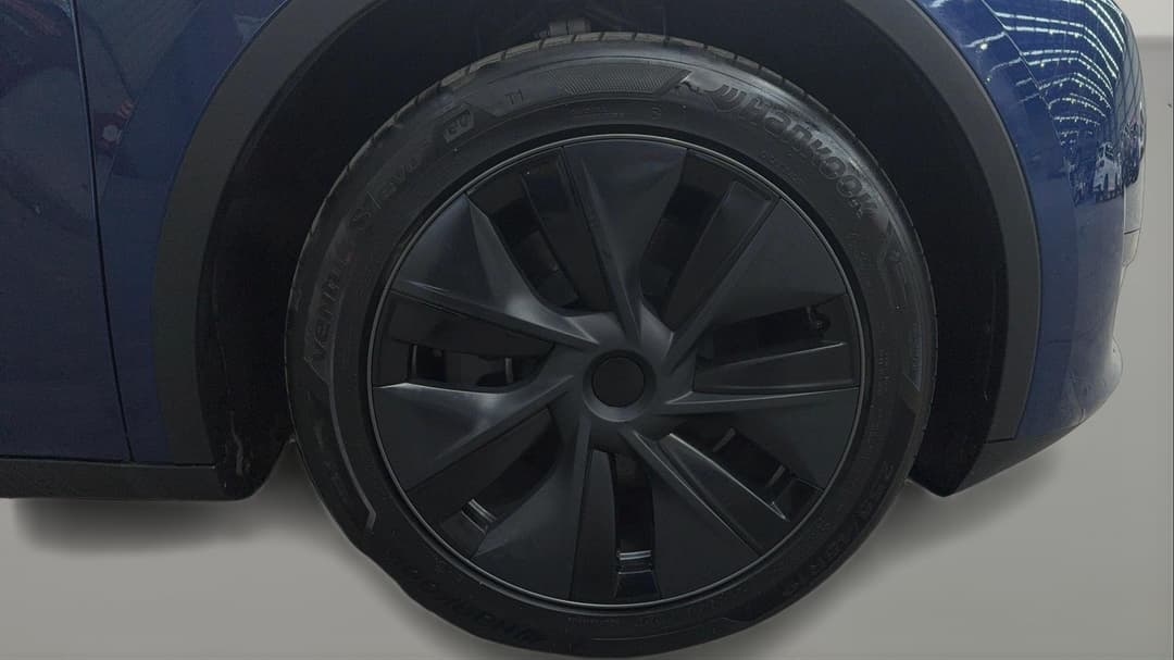 2024 Tesla Model Y Rear-wheel Drive, Automatic, 9165 km, Right Front Wheel