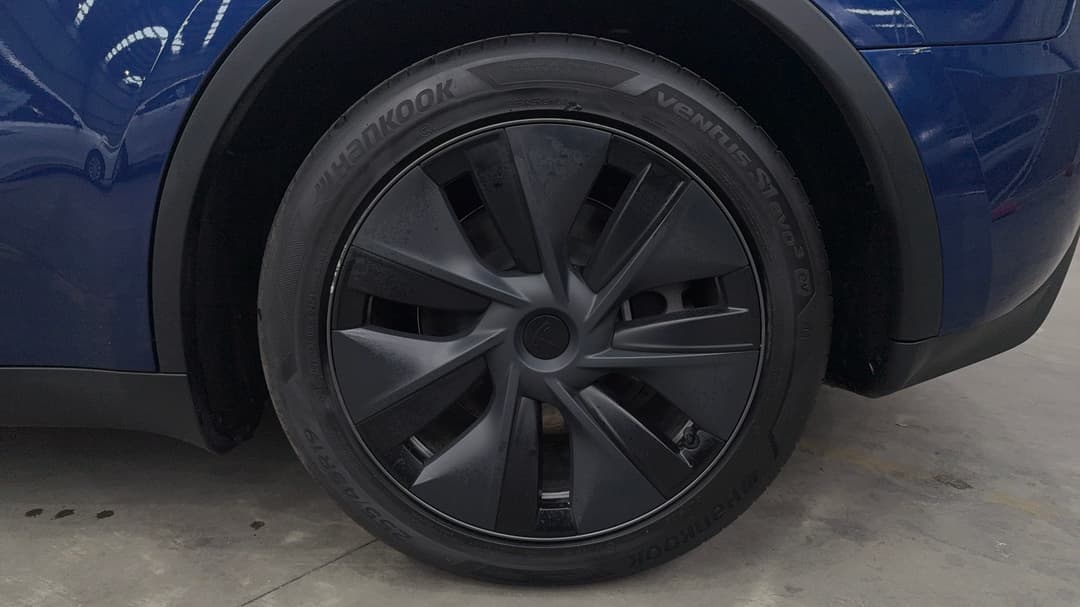 2024 Tesla Model Y Rear-wheel Drive, Automatic, 9165 km, Left Rear Wheel