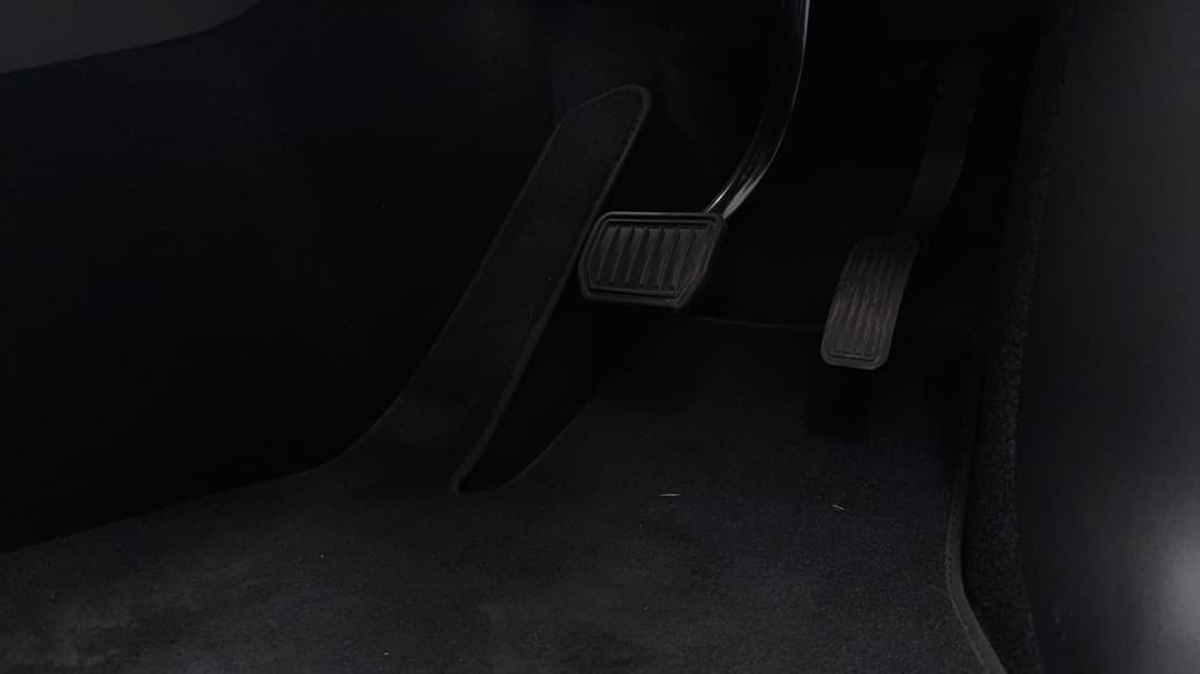 2024 Tesla Model Y Rear-wheel Drive, Automatic, 9165 km, Pedals and Footmat