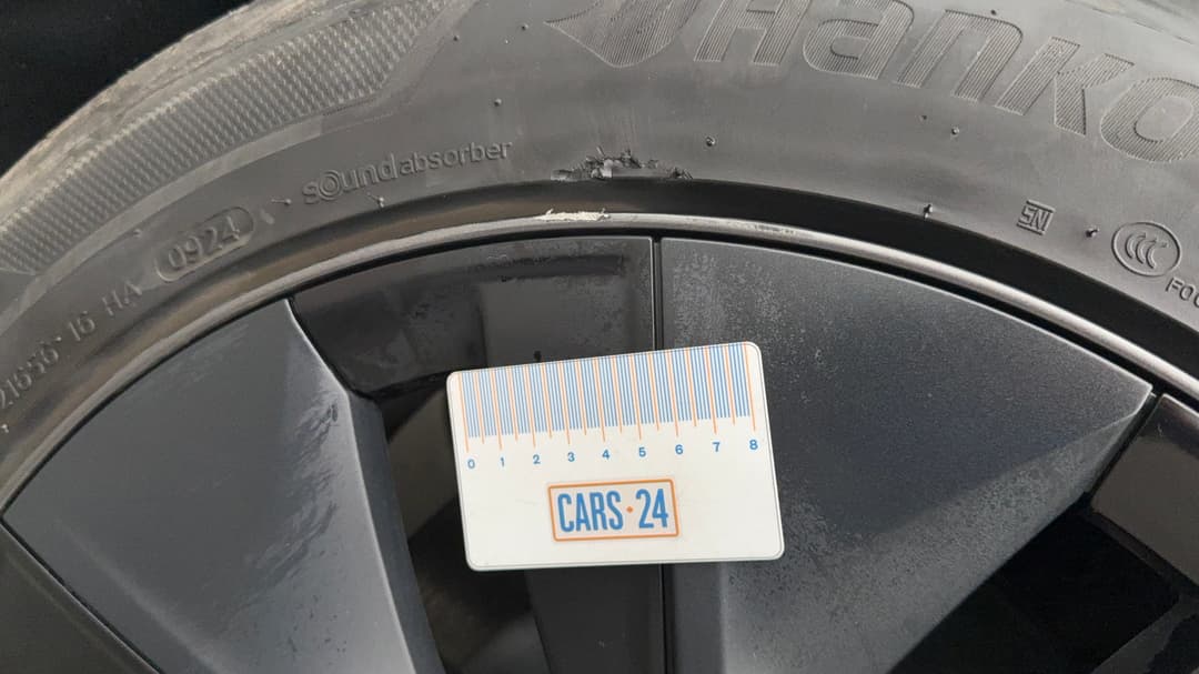 2024 Tesla Model Y Rear-wheel Drive, Automatic, 9165 km, Wheels Rim Front LHS Gutter Rash