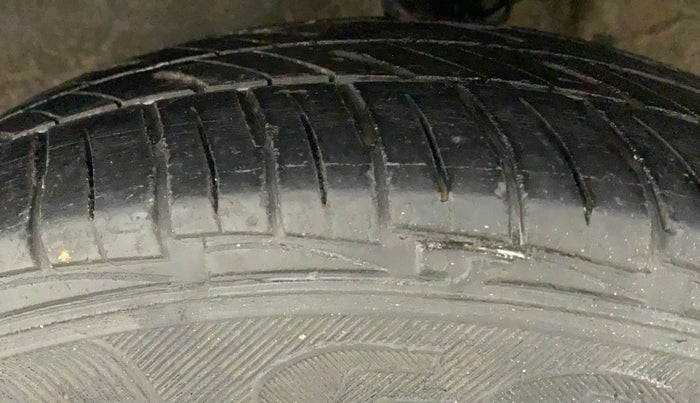 2018 Maruti Alto 800 LXI, Petrol, Manual, 39,074 km, Left Front Tyre Tread