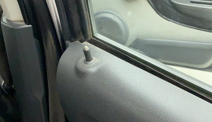 2018 Maruti Alto 800 LXI, Petrol, Manual, 39,074 km, Lock system - Door lock knob has minor damage