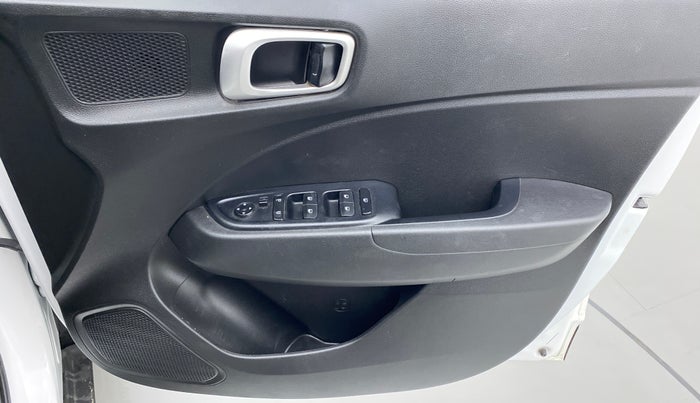 2022 Hyundai VENUE S 1.2, Petrol, Manual, 10,380 km, Driver Side Door Panels Control