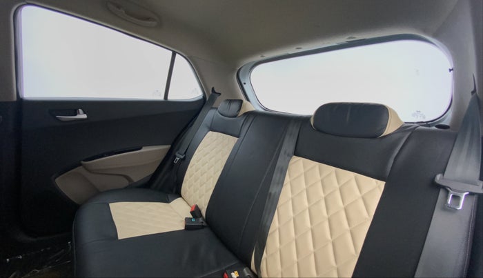 2014 Hyundai Grand i10 SPORTZ 1.2 KAPPA VTVT, Petrol, Manual, 21,156 km, Right Side Door Cabin View