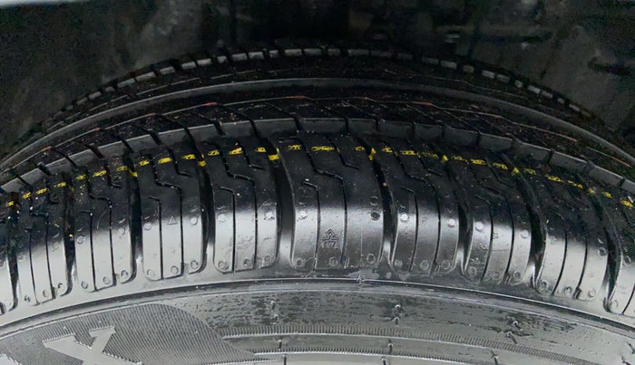 2014 Toyota Etios Liva D 4D GD, Diesel, Manual, 1,76,983 km, Right Front Tyre Tread
