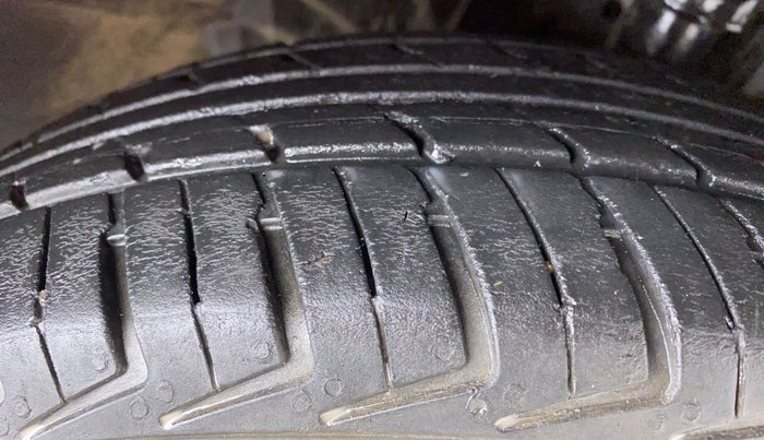 2018 Datsun Redi Go T (O), CNG, Manual, 80,245 km, Right Front Tyre Tread