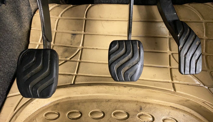 2018 Datsun Redi Go T (O), CNG, Manual, 80,245 km, Pedals