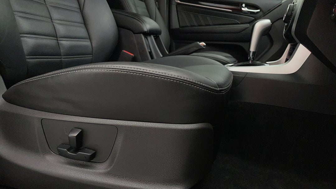 2021 Isuzu MU-X Ls-t (4x2), Automatic, 62412 km, Drivers Side Adjustment Panel