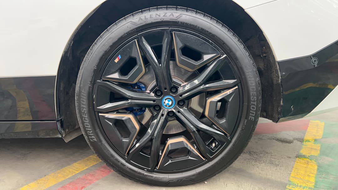 2023 BMW Ix xDrive40, Automatic, 66623 km, Left Rear Wheel